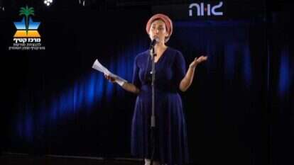 צביה מרגליות. | מסך מתוך מופע ספוקן וורד אידיאליסטים לשעבר צביה מרגליות. | מסך מתוך מופע ספוקן וורד אידיאליסטים לשעבר