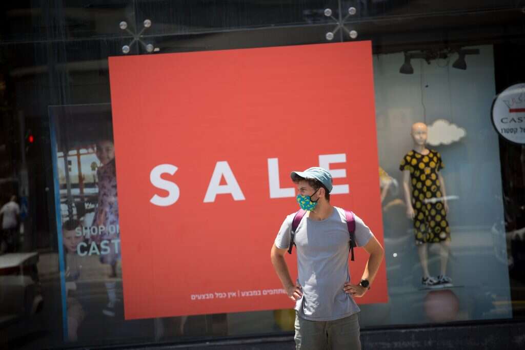 "אנשים נמצאים כעת בדאגות כלכליות קיומיות משמעותיות יותר מבתחילת המגפה". תל־אביב, בשבוע שעבר. | מרים אלסטר, פלאש 90 "אנשים נמצאים כעת בדאגות כלכליות קיומיות משמעותיות יותר מבתחילת המגפה". תל־אביב, בשבוע שעבר. | מרים אלסטר, פלאש 90