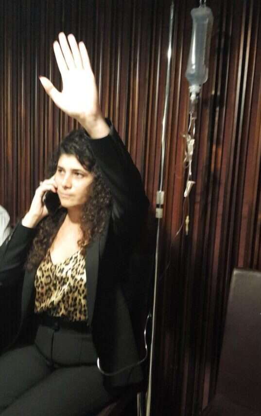 "חמש שנים מאוד מאתגרות". שרן השכל מצביעה בעודה מחוברת לאינפוזיה "חמש שנים מאוד מאתגרות". שרן השכל מצביעה בעודה מחוברת לאינפוזיה