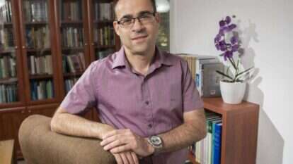 עמיחי ברהולץ. | שריה דיאמנט