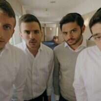 הרווקים המבוגרים מערערים על הסדר החרדי. מתוך הסדרה "שבאבניקים". | באדיבות HOT