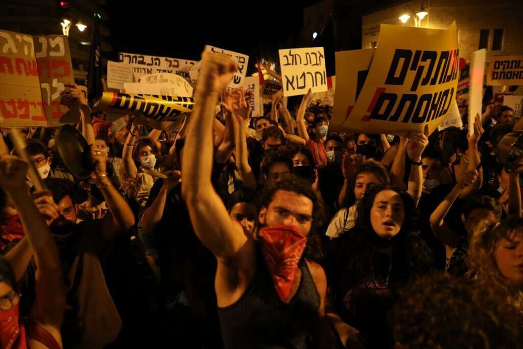 מפגינים בסמוך למעון רה"מ. | פלאש 90 מפגינים בסמוך למעון רה"מ. | פלאש 90