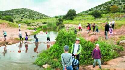 מטיילים יהודים בנחל קנה בשומרון. | פלאש 90
