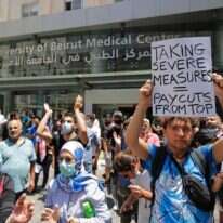 ישיבת הממשלה התקיימה לאור נרות. מפגינים בביירות. | AFP