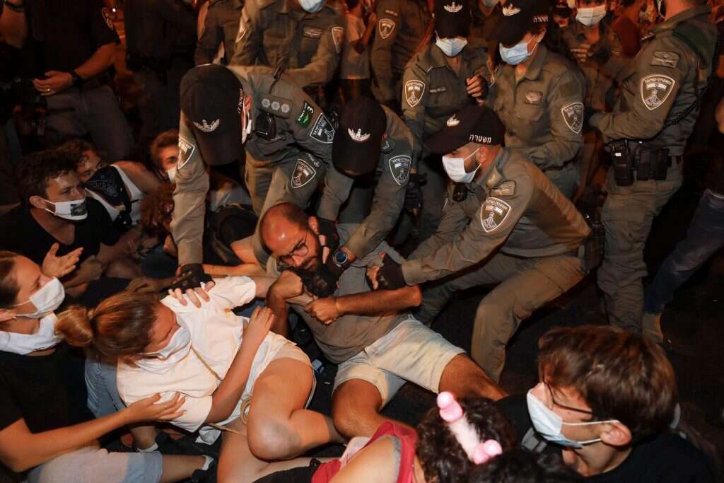 הפגנה מול בלפור במוצאי שבת. | AFP