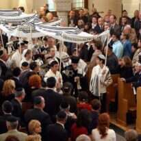 בית הכנסת הליברלי Rykestrasse בברלין. למצולמים אין קשר למאמר. | גטי אימג'ס