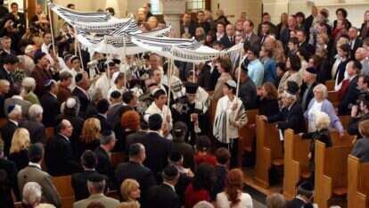 בית הכנסת הליברלי Rykestrasse בברלין. למצולמים אין קשר למאמר. | גטי אימג'ס