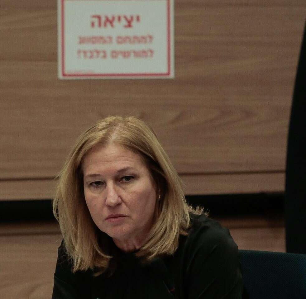 לבני. | אורן בן חקון
