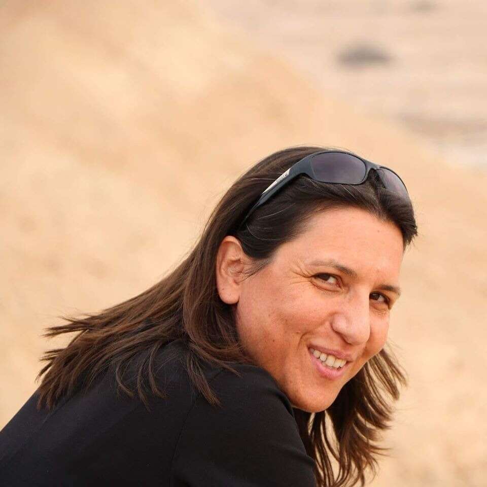 חלי יעקבס. | פרטי