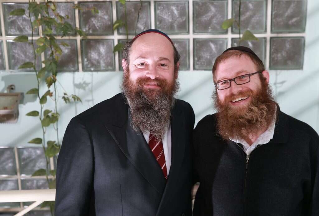 הבנים אמחיה ומני אבן ישראל. | מרים צחי