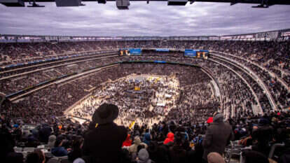 טקס סיום הש"ס של הדף היומי בניו-ג'רזי. | שאטרסטוק