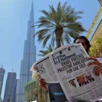 כותרת על הקפאת הריבונות תמורת קשרים עם איחוד האמירויות בעיתון בדובאי. | AFP כותרת על הקפאת הריבונות תמורת קשרים עם איחוד האמירויות בעיתון בדובאי. | AFP