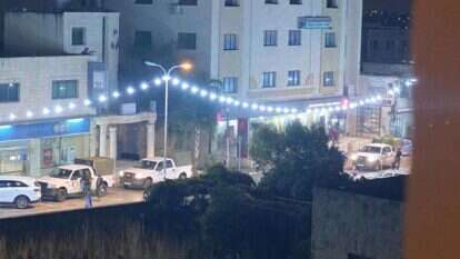 שיירת הרכבים בדרך למעצר