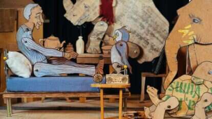 תהיה בריא מוריס מגי.מהצגות התיאטרון. | דור קדמי