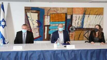 משמאל: היועץ המשפטי לממשלה עו"ד אביחי מנדלבליט, שר המשפטים אבי ניסנקורן וראשת מח"ש עו"ד קרן בר-מנחם. | יוסי זמיר (לע"מ)