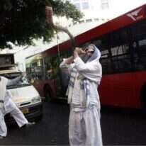 "היה מקובל שמארץ ישראל אין חיוב לנסוע". חסידי ברסלב בתל־אביב. | מרים אלסטר, פלאש 90