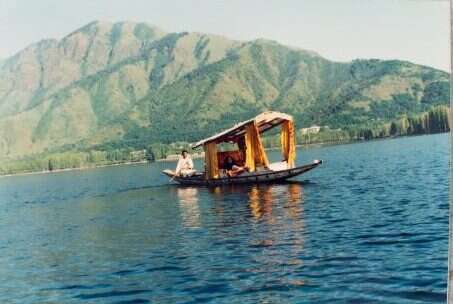 הבטיחו אוניית פאר, חגיגות של אורז ובשר כבש". אגם דאל בתמונה שצילם יואל דימנט הבטיחו אוניית פאר, חגיגות של אורז ובשר כבש". אגם דאל בתמונה שצילם יואל דימנט