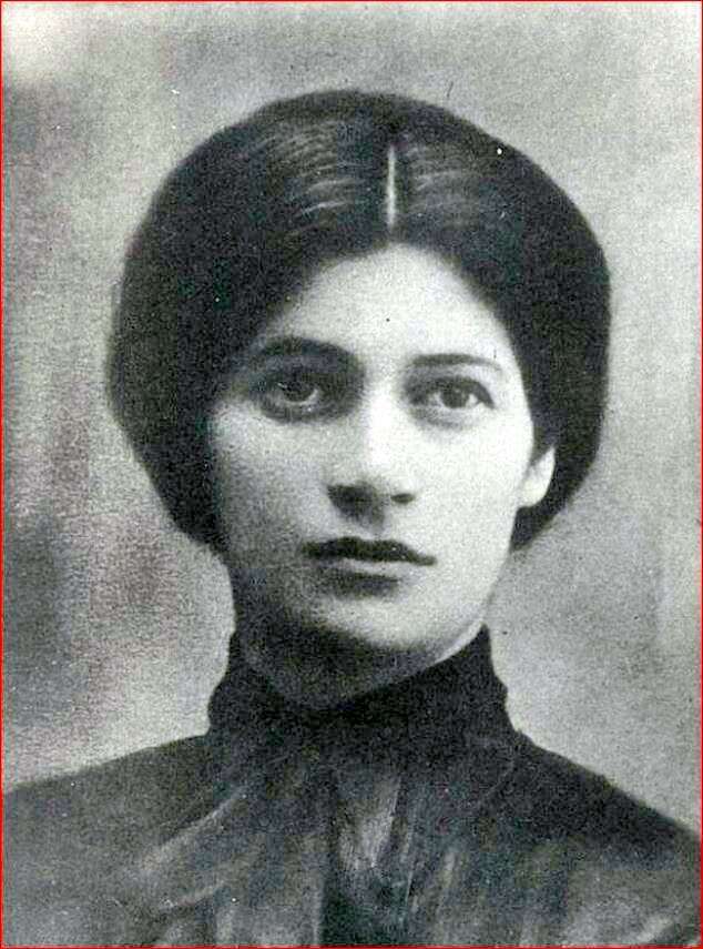 דורה אברהמית בצעירותה, 1903. | באדיבות מכון גנזים, אגודת הסופרים