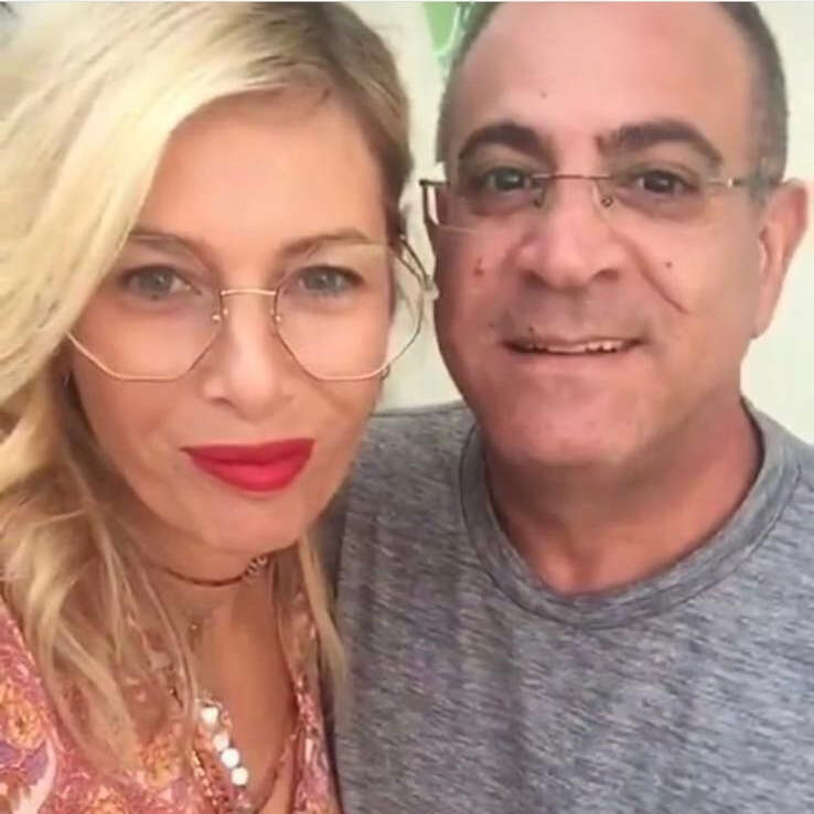 לא תופסים בחולשות. עם בעלה אלי