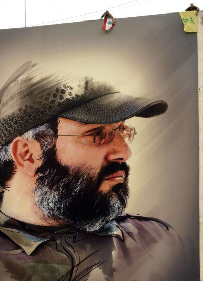 מייסד היחידה לפעילות חוץ, עימאד מורנייה, מונצח בכרזת ענק בדרום לבנון. | AFP מייסד היחידה לפעילות חוץ, עימאד מורנייה, מונצח בכרזת ענק בדרום לבנון. | AFP