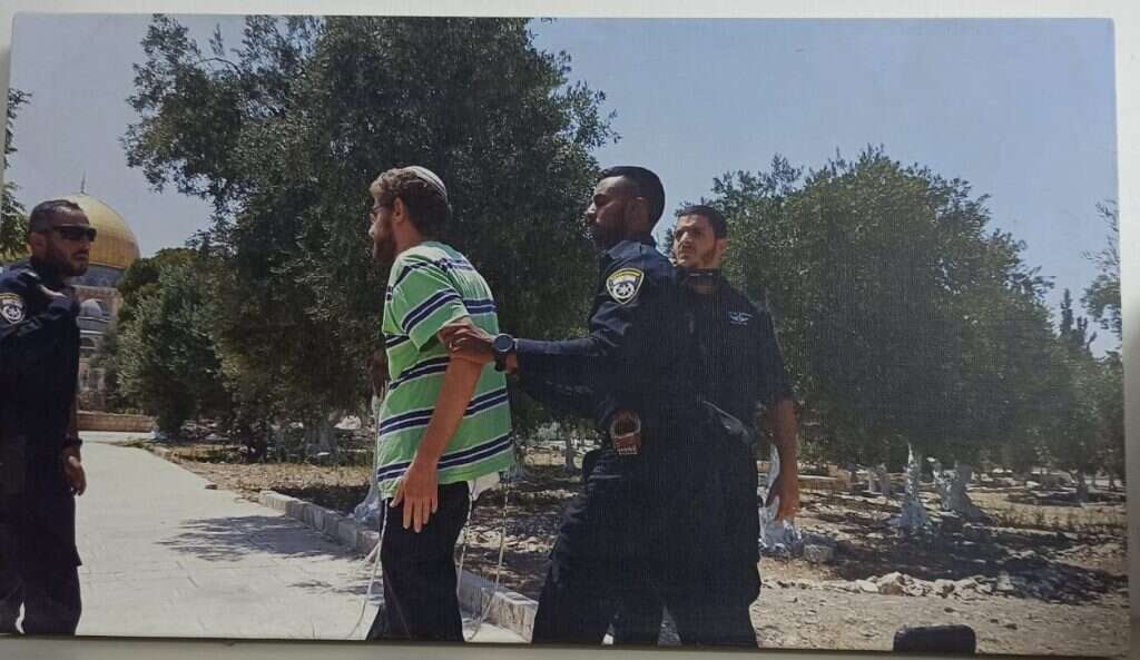 מעצר אחד הצעירים שהתפלל