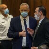 יו"ר הקואליציה מיקי זוהר ושר הביטחון בני גנץ בהצבעה על דחיית אישור התקציב, אתמול. | אורן בן חקון