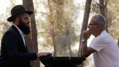 מסך מתוך הסדרה "עוד ניפגש", כאן 11 מסך מתוך הסדרה "עוד ניפגש", כאן 11