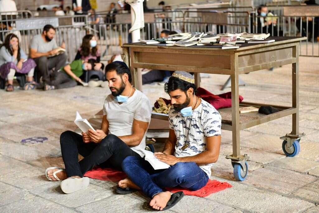 הכותל המערבי, ערב תשעה באב תש"פ | מנדי הכטמן, פלאש 90 הכותל המערבי, ערב תשעה באב תש"פ | מנדי הכטמן, פלאש 90