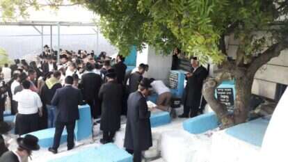 עלייה לרגל לתפילה בקברו של האר"י הקדוש בבית העלמין העתיק בצפת לרגל יום ההילולא | : נריה בן לולו, סוכנות הידיעות "חדשות 24