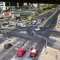 זירת הפיגוע בפתח תקווה. | מצלמות האבטחה של נתיבי ישראל