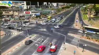 זירת הפיגוע בפתח תקווה. | מצלמות האבטחה של נתיבי ישראל