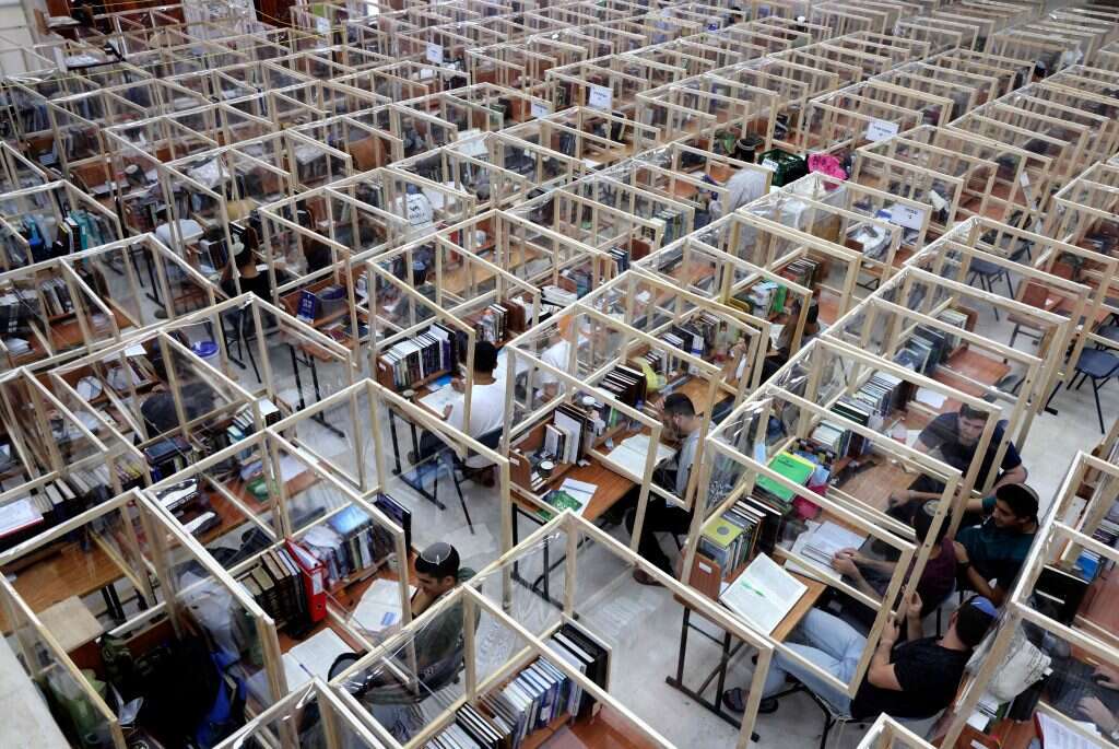 ישיבה בשדרות, השבוע. | AFP