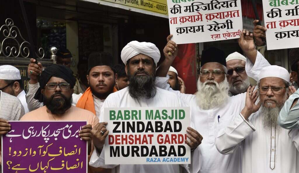 הפגנה נגד הקמת מקדש הינדו. | גטי אימג'ס