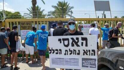 הפגנה בשער קיבוץ ניר־דוד, לפני כשבועיים. | גיל אליהו, ג'יני