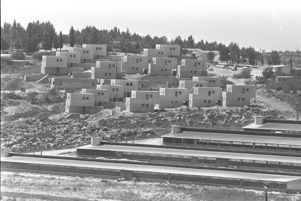 "אנשי הפקידות העריצו את . המתנחלים". כפר־עציון ב־ 1971. | משה מילנר, לע"מ