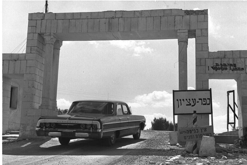 לא לסמוך על הקונצנזוס. כפר־עציון ב־ 1967. | אילן ברונר, לע"מ