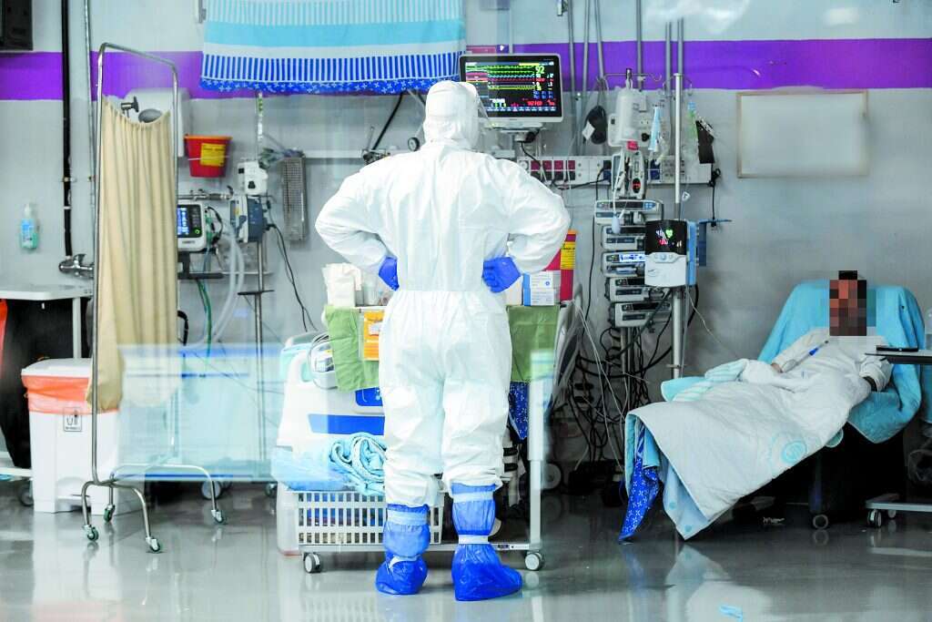 בני המשפחה של כמה מהאורחים מאושפזים במצב קשה. מחלקת קורונה בתל השומר. | יוסי זליגר