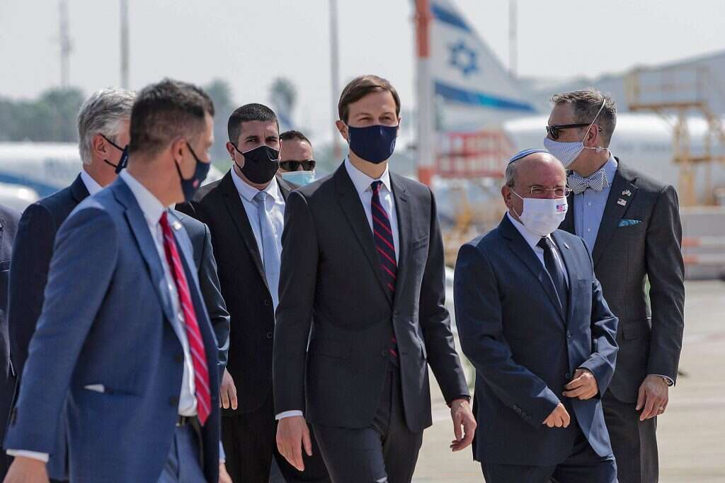 מאיר בן שבת (מימין) וג'ארד קושנר. | AFP