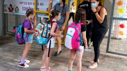 פתיחת שנת הלימודים בצל מגפת הקורונה, 2020. | AFP