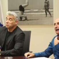 עפר שלח ויאיר לפיד. | מרים צחי