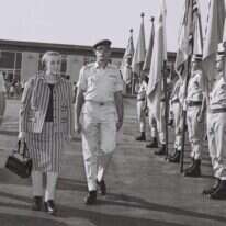 שולחן ליד. גולדה מאיר. | דוד אלדן, לע"מ