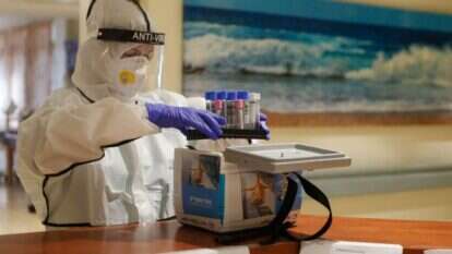 דגימות קורונה בבי"ח בנתניה. | AFP