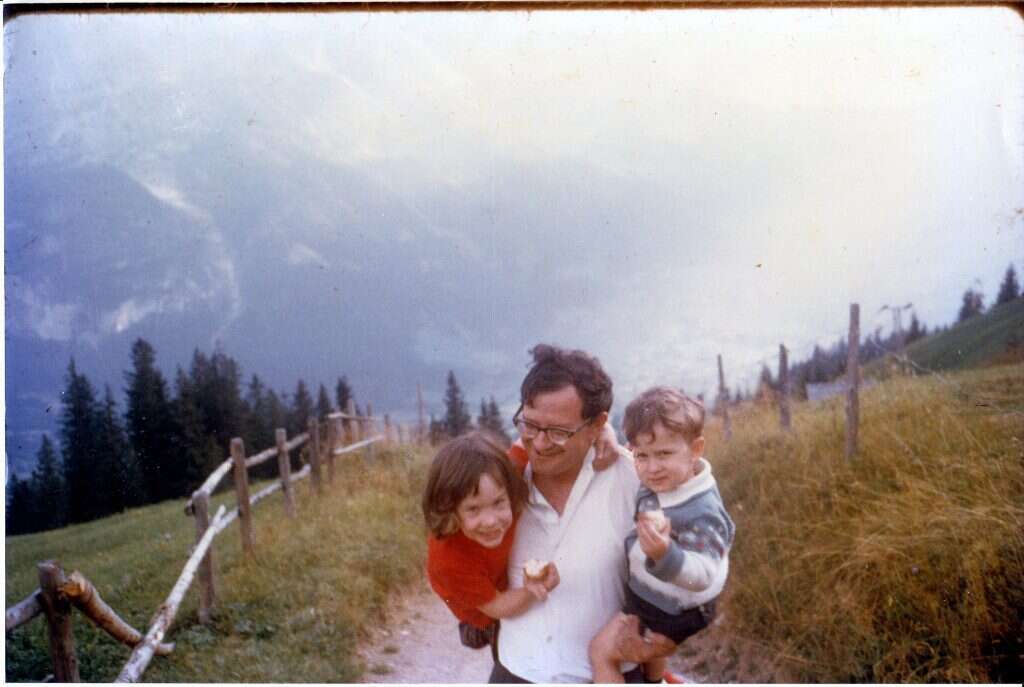 איתן עם עם ילדיו. | באדיבות המשפחה