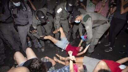 מעצרים בהפגנה בבלפור. | EPA