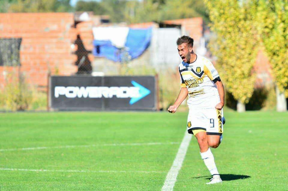 ניקולס חוליו כץ בקבוצתו בארגנטינה. | איילן אנגרמי ניקולס חוליו כץ בקבוצתו בארגנטינה. | איילן אנגרמי