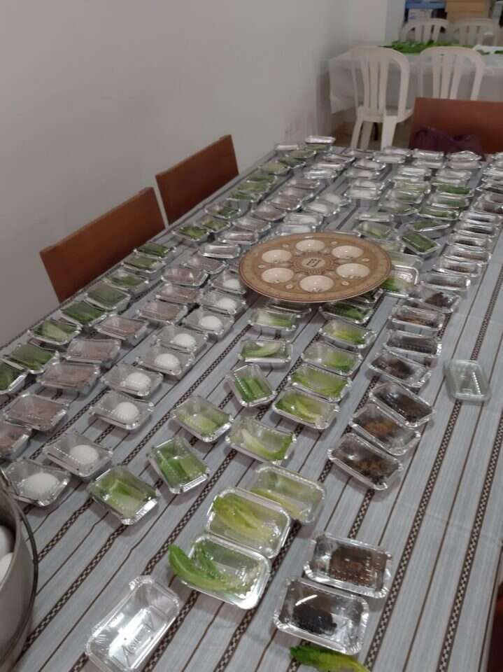 ערכות ליל הסדר שנשלחו השנה ליהודים בקולומביה. | באדיבות בית חב"ד קולומביה