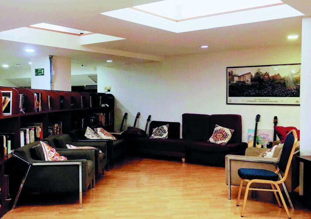 והסלון הריק בימי הקורונה בבית חב"ד בתאילנד. | באדיבות בית חב"ד תאילנד