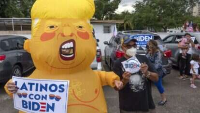 תומכי המפלגה הדמוקרטית מפגינים נגד טראמפ בפלורידה בחודש יולי. | EPA