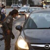 נקודת ביקורת צבאית מחוץ לבני ברק. | AFP נקודת ביקורת צבאית מחוץ לבני ברק. | AFP