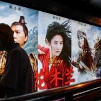 שלט חוצות סיני על הסרט מולאן. | EPA